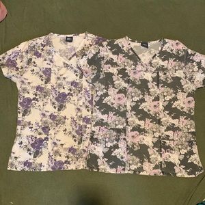 Set of 2 scrub top , came as set when ordered , very good condition
